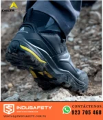 Botín TW402 S3S SR Delta Plus en uso sobre terreno irregular