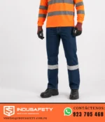 Pantalón jean de trabajo en uso con cinta reflectiva