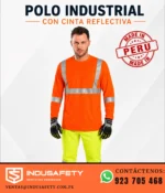 Polo Industrial con Cinta Reflectiva en uso con guantes de seguridad