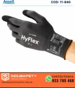 Guantes Ansell HyFlex 11-840 de espuma de nitrilo en uso